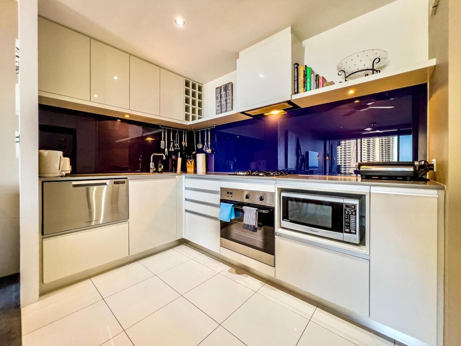 Circle On Cavill Escape Apartment