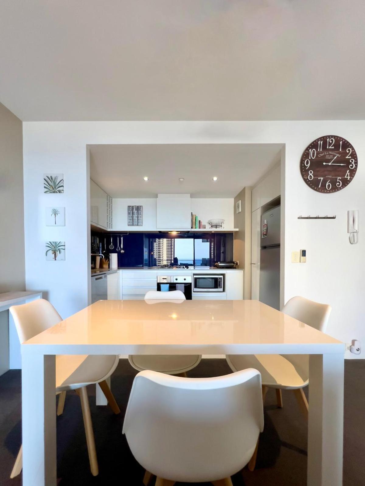 Circle On Cavill Escape * Gold Coast