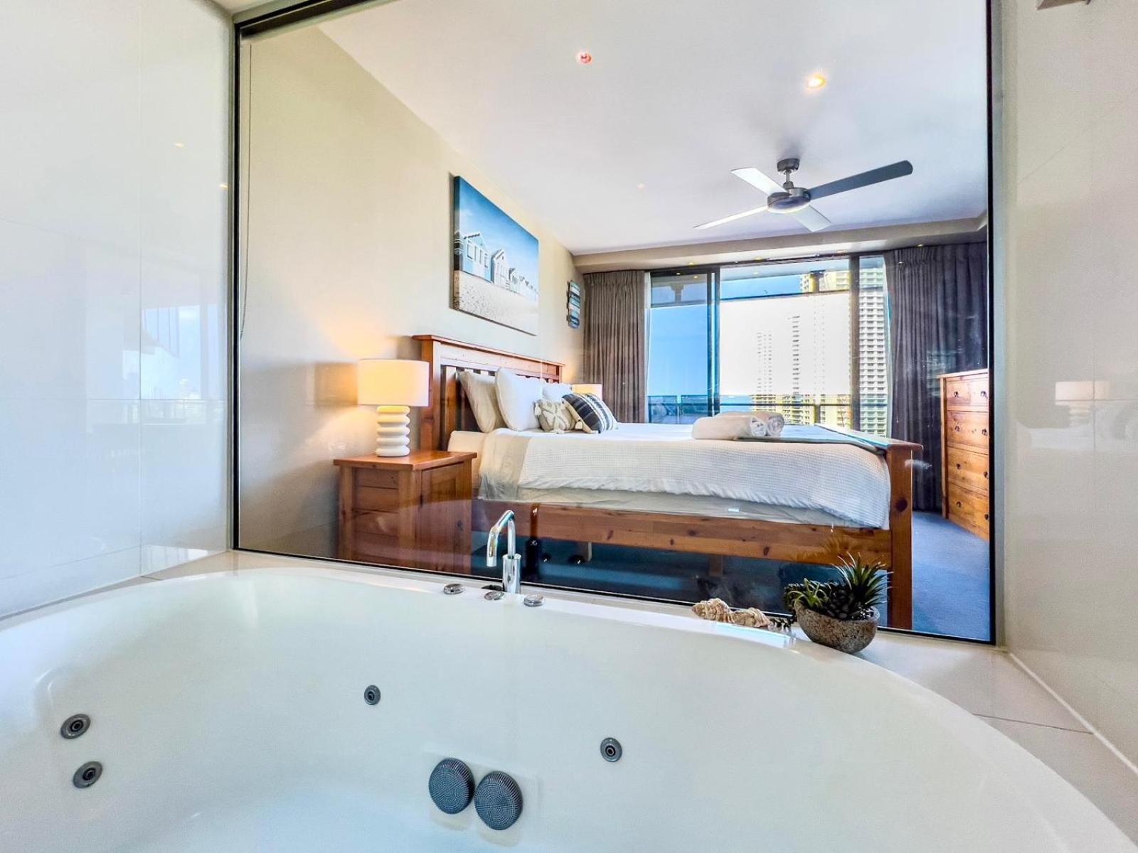 Circle On Cavill Escape Apartment